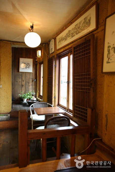 Yetchatjip (old teahouse) (옛찻집)