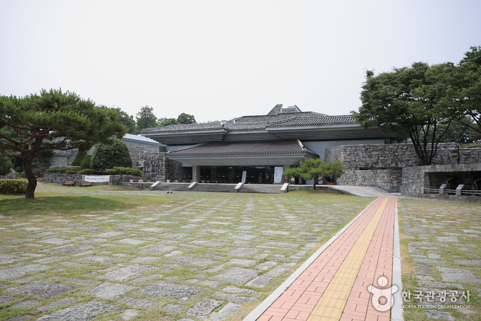 Jinju National Museum (국립진주박물관)