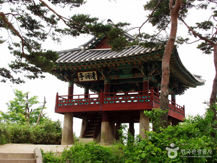 Cheongganjeong Pavilion (청간정)