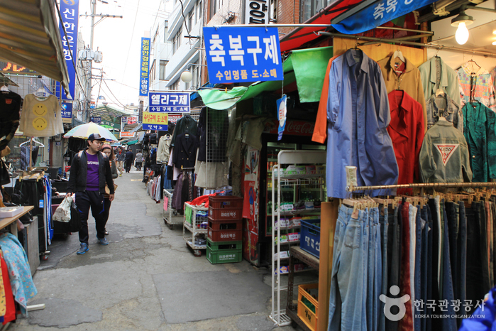 Yongdusan Jagalchi Special Tourist Zone (용두산 자갈치 관광특구)