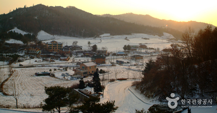 Lee Hyo-seok Memorial Hall (이효석 문학관)