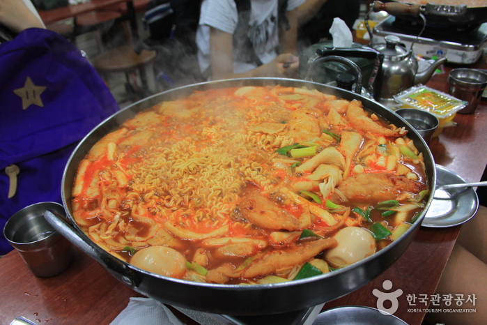 Rue du Tteokbokki à Sindang-dong (신당동떡볶이골목)