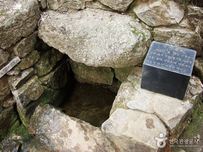 Dasan Chodang (Dasan Jeong Yak-yong historical site) (다산초당(다산 정약용 유적지))