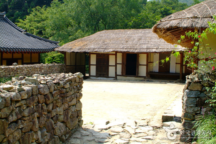 Ullimsanbang House (진도 운림산방)