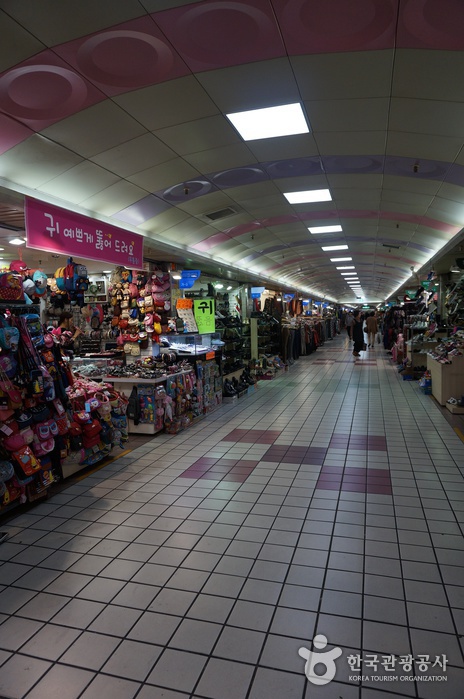 Nampo-dong Underground Shopping Center (남포동 지하도상가)