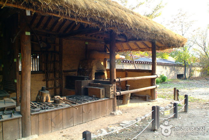 National Folk Museum of Korea (국립민속박물관)
