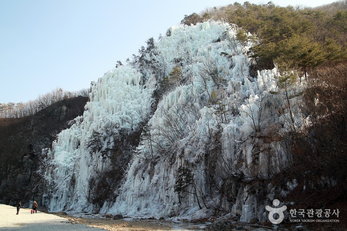 Ледяная долина в уезде Чхонсон (Национальный геопарк Чхонсон) (청송 얼음골 (청송 국가지질공원))