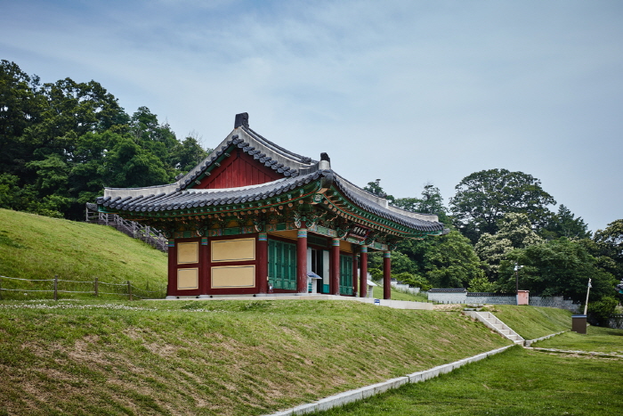 Site du palais Goryeogungji (고려궁지)