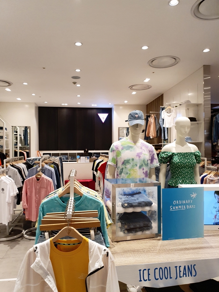 Guess - Lotte Department Store Pyeongchon Branch [Tax Refund Shop] (게스 롯데백화점평촌점)