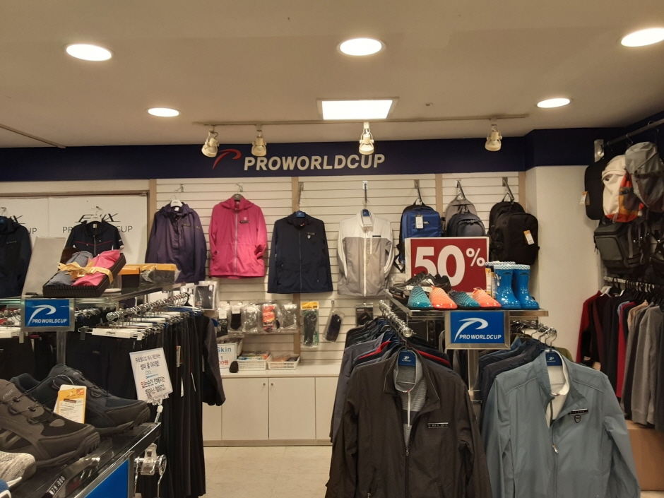 Proworldcup - Newcore Outlet Ulsan Branch [Tax Refund Shop] (프로월드컵뉴코아아울렛울산)