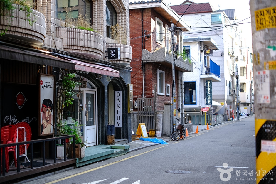 Songnidan-gil Street (송리단길)