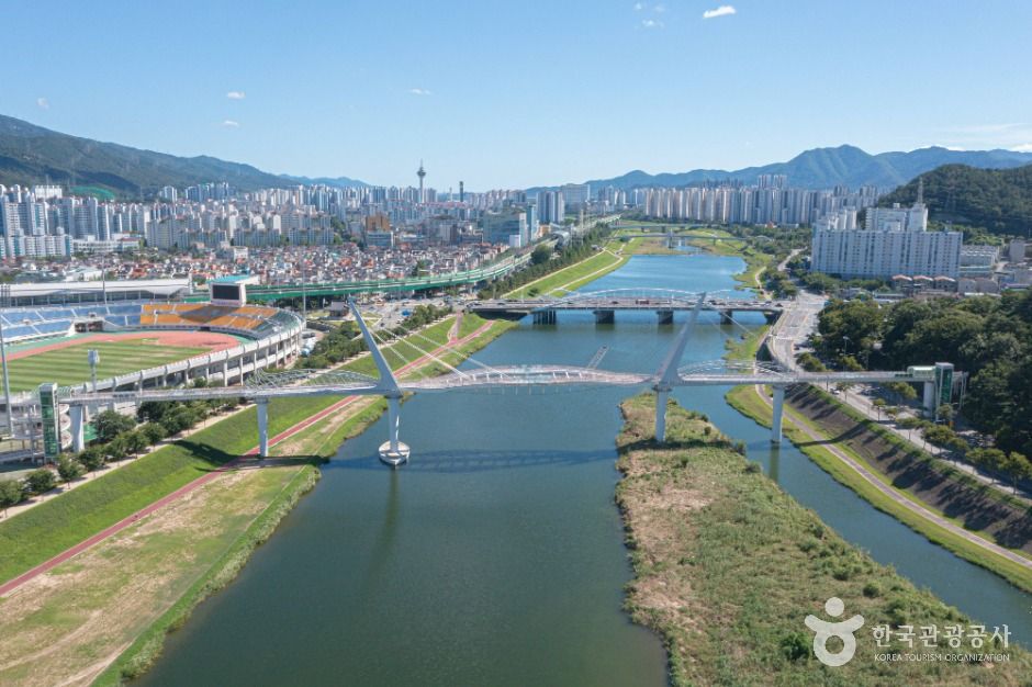 양산천 구름다리