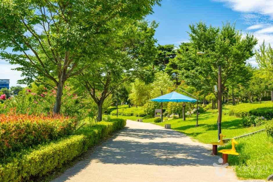 thumbnail-조례호수공원-4