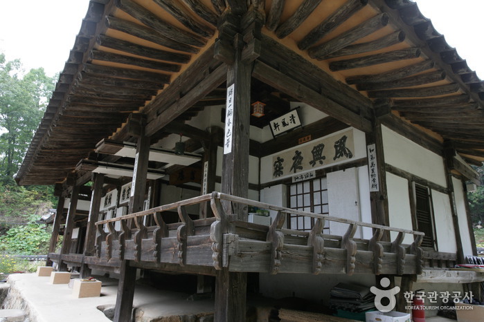 Chiam House (치암고택)