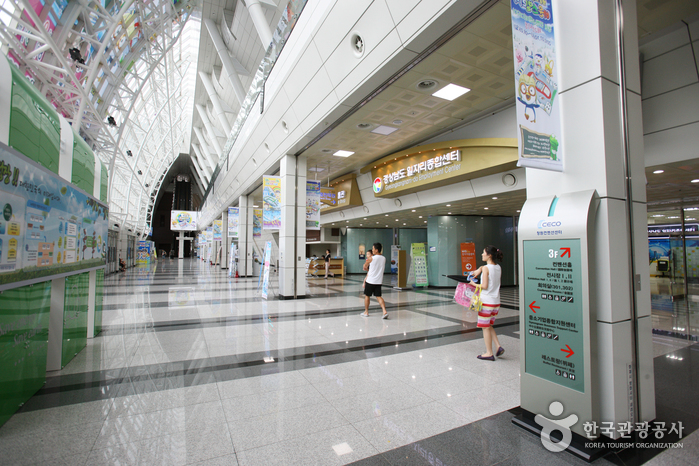 Centro de Exhibiciones y Convenciones de Changwon (CECO) (CECO 창원컨벤션센터)