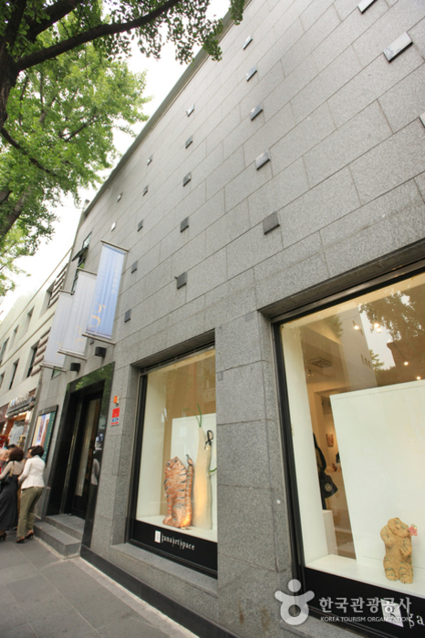 가나아트스페이스8