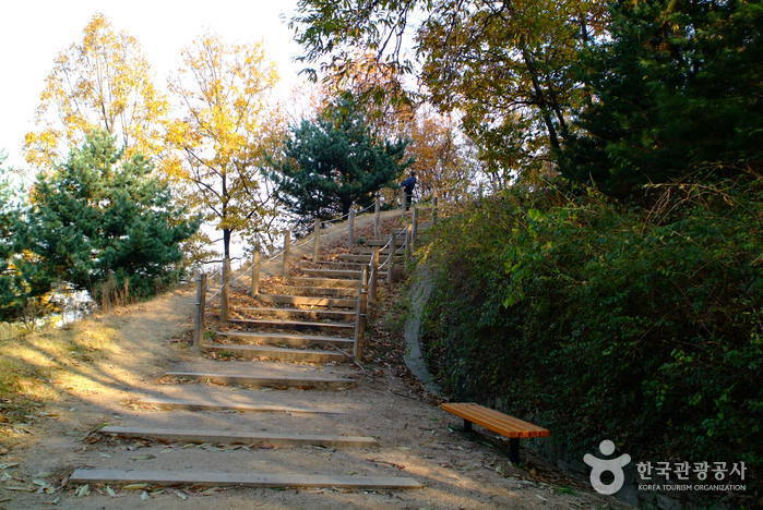 Haengjusanseong Fortress (행주산성)