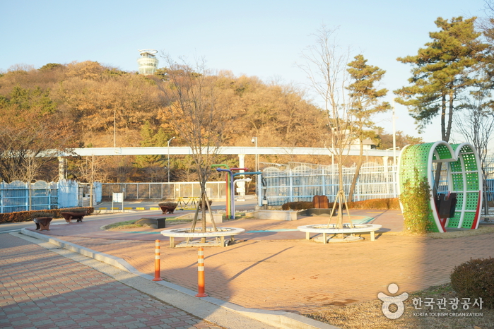 Incheon Port Floodgate (인천항 갑문)