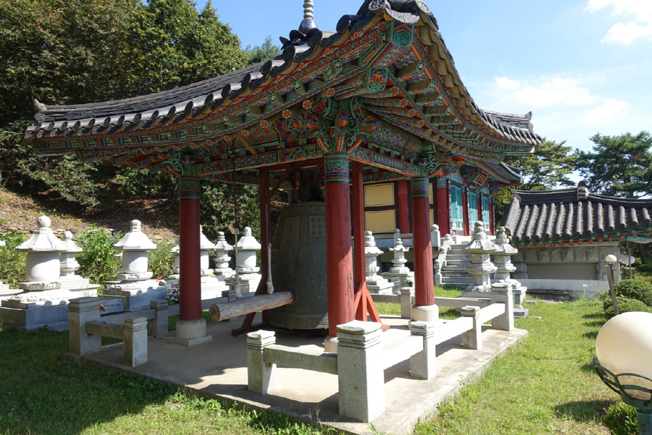Nonsan Jijangjeongsa Temple (지장정사(논산))