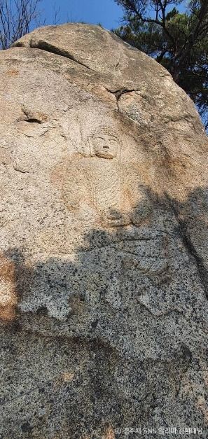 경주 남산 용장사지 마애여래좌상