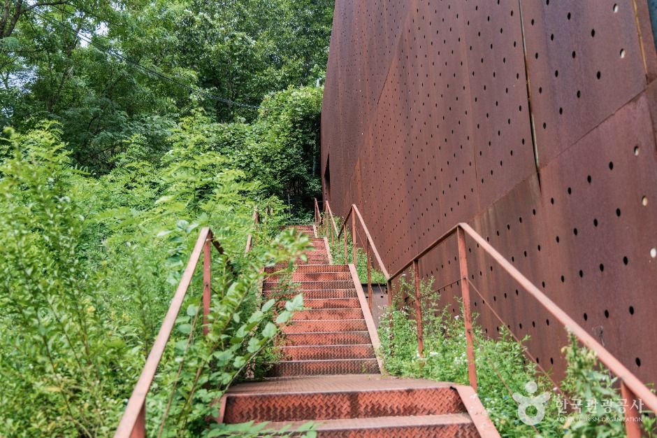 백석산지구 전투전적비