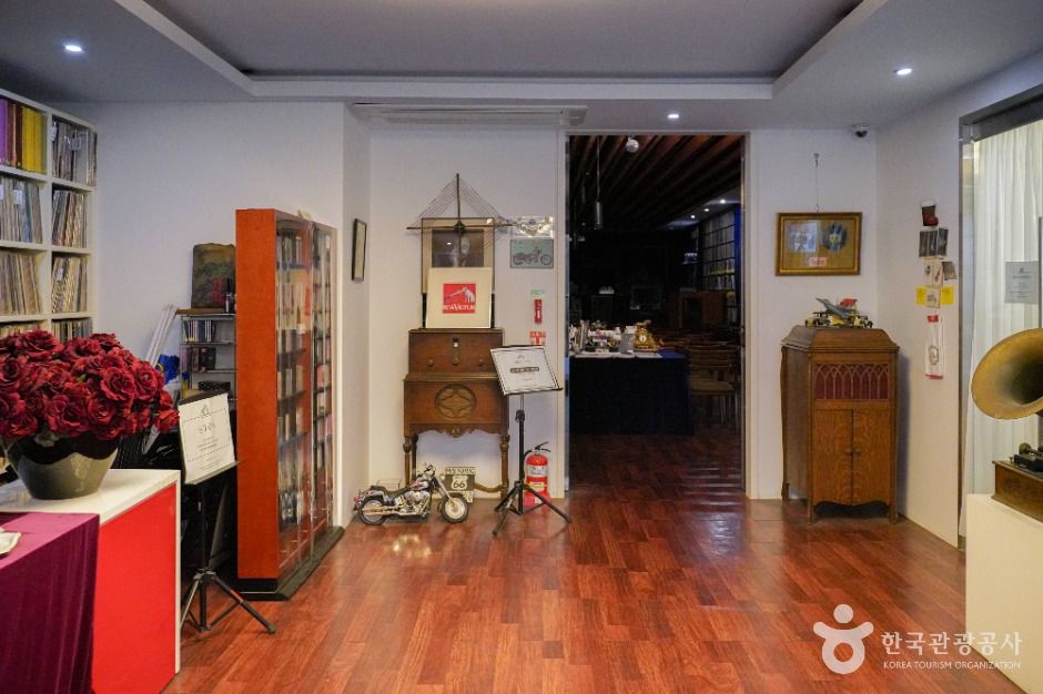 리홀뮤직갤러리