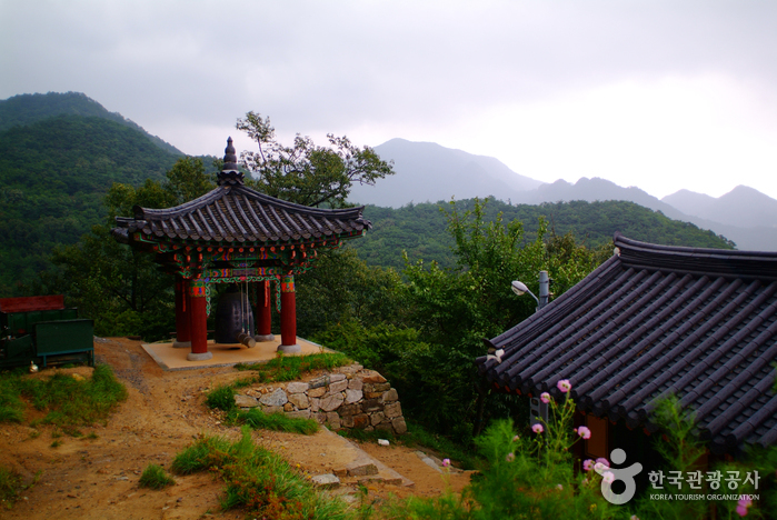 Jeongbangsa Temple (정방사)