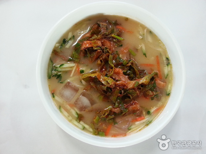 부드럽고 담백한 맛이 일품인 어랭이물회