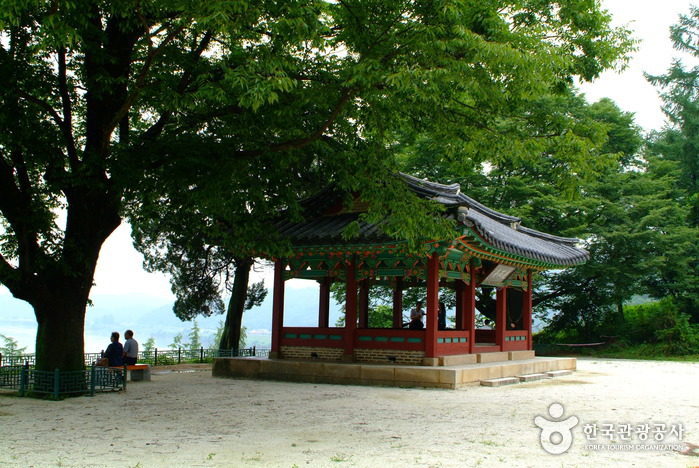 Pavillon Hwaseokjeong (화석정)