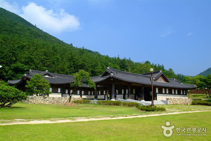 Ullimsanbang House (진도 운림산방)