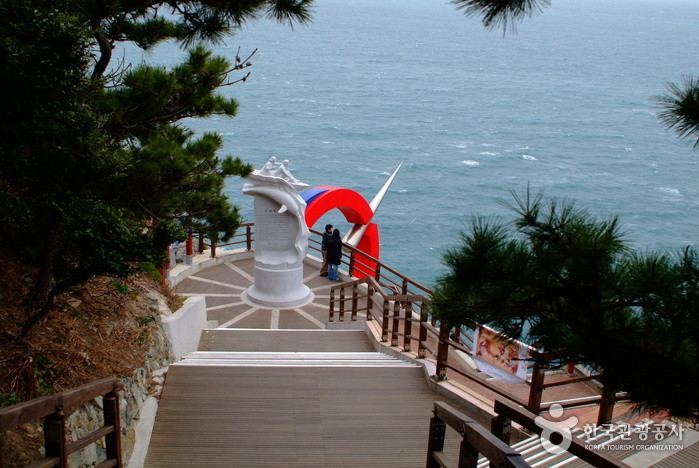 Taejongdae Resort Park (태종대 유원지)