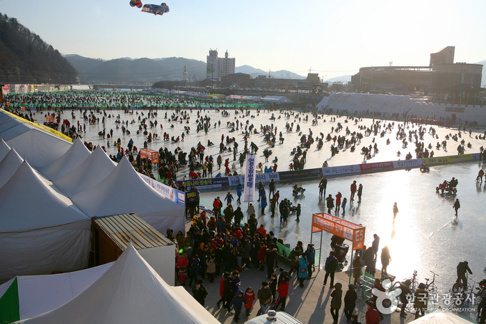 冰雪王国华川山鳟鱼庆典얼음나라 화천산천어축제