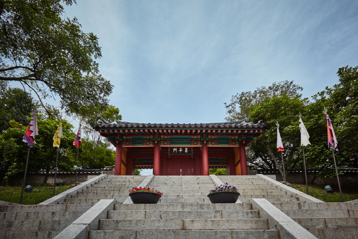 Site du palais Goryeogungji (고려궁지)