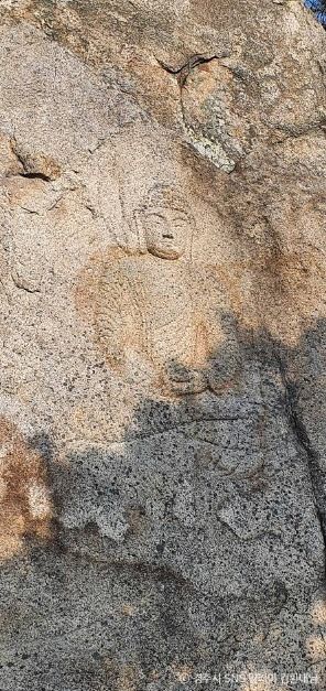 경주 남산 용장사지 마애여래좌상