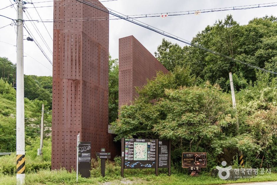 백석산지구 전투전적비