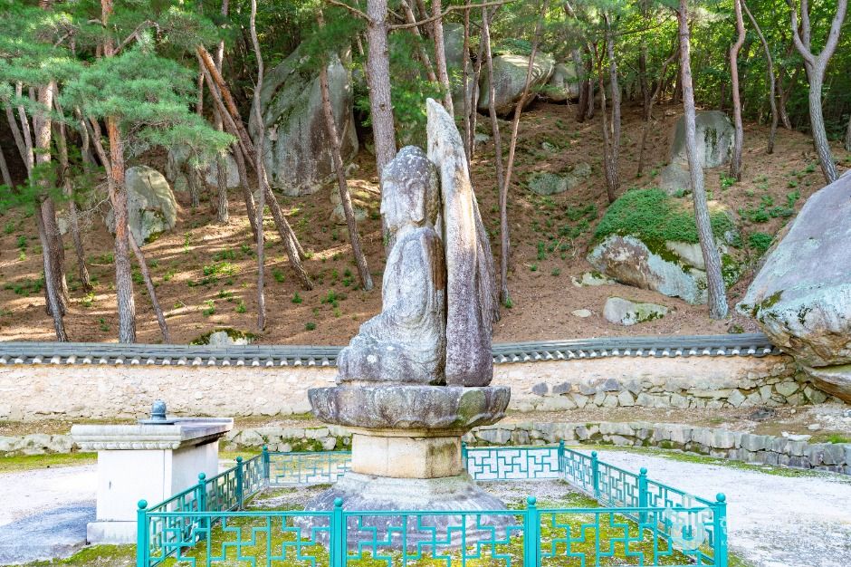 경주 남산 미륵곡 석조여래좌상