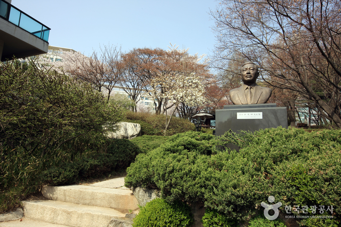 Sungkok Art Museum (성곡미술관)