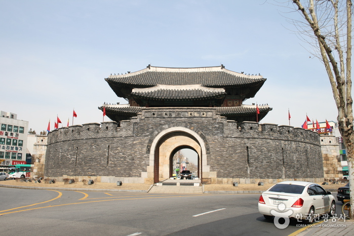 Paldalmun Gate (팔달문)