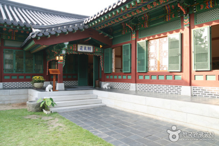 Bongraeheon (Mayfield Hotel) (봉래헌(메이필드호텔))