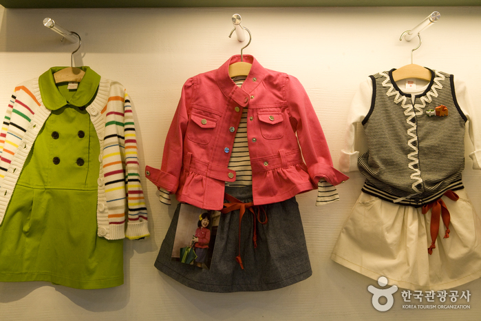 Burdeng Children's Clothing Shopping Center (부르뎅 아동복)