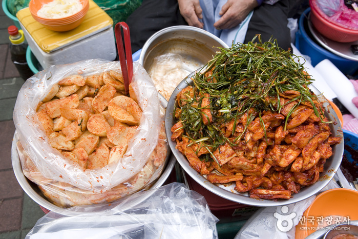 thumbnail-Gukje Market Food Street (국제시장 먹자골목)-4