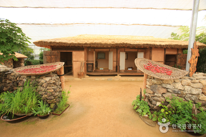 Ewhawon Garden (이화원)