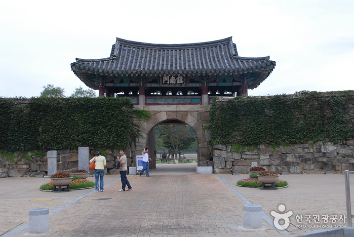 Haemieupseong Fortress (서산 해미읍성)