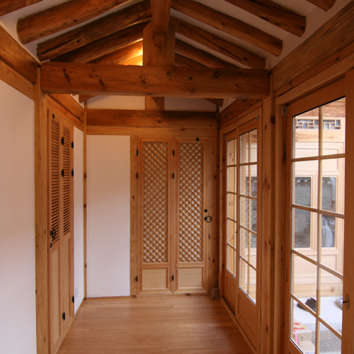 Charm House (참 하우스)