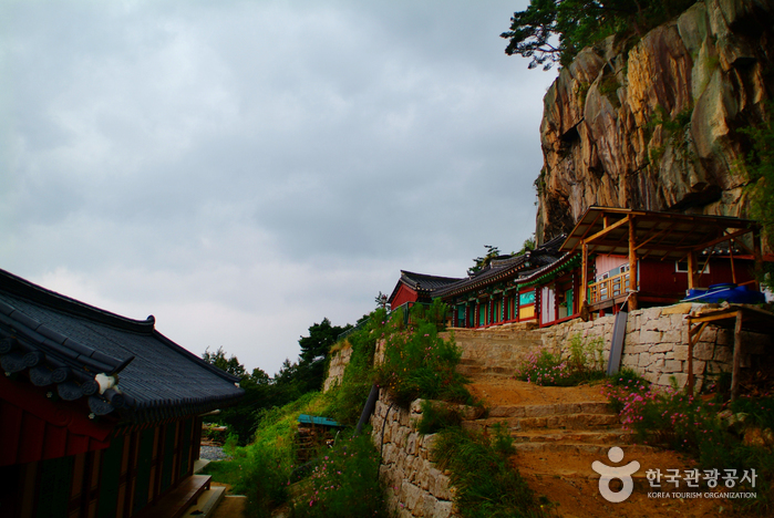 Jeongbangsa Temple (정방사)