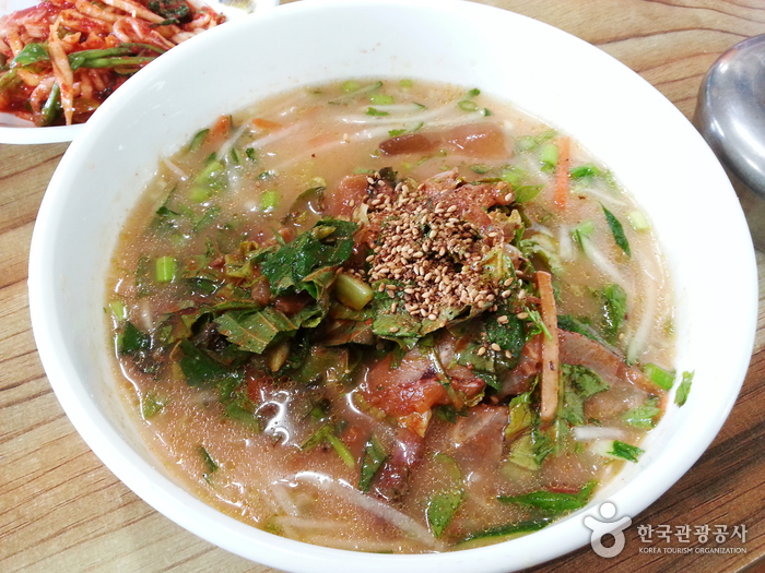부드럽고 담백한 맛이 일품인 어랭이물회