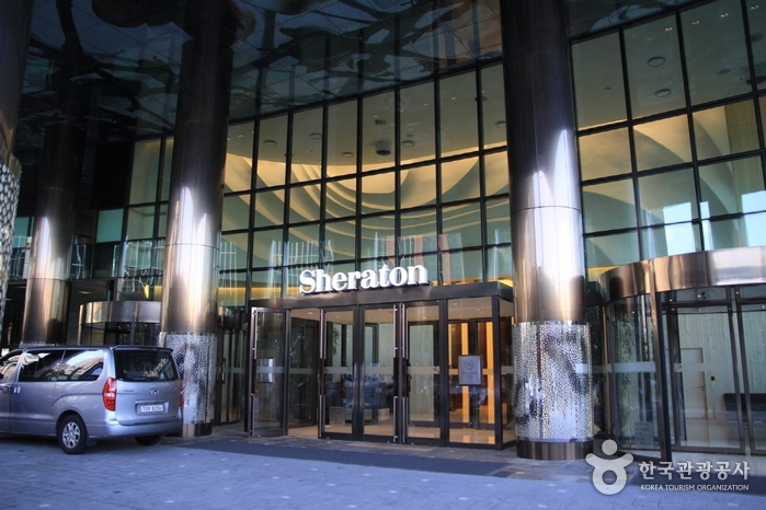 Отель Sheraton Seoul D-Cube City (쉐라톤 서울 디큐브시티 호텔)