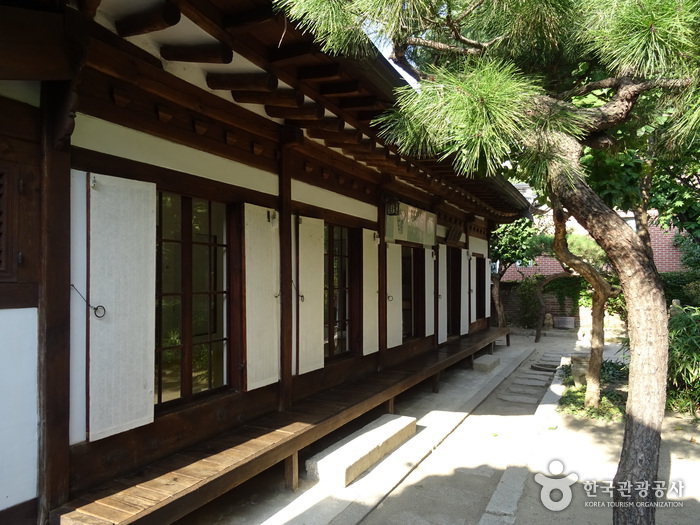 Choi Sunu House (최순우 옛집)1