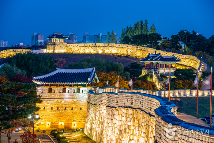 Festung Suwon Hwaseong [UNESCO Weltkulturerbe] (수원 화성 [유네스코 세계문화유산])