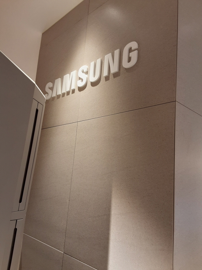 Samsung Mobile Store - Lotte Main Branch [Tax Refund Shop] (삼성모바일 롯데 본점)